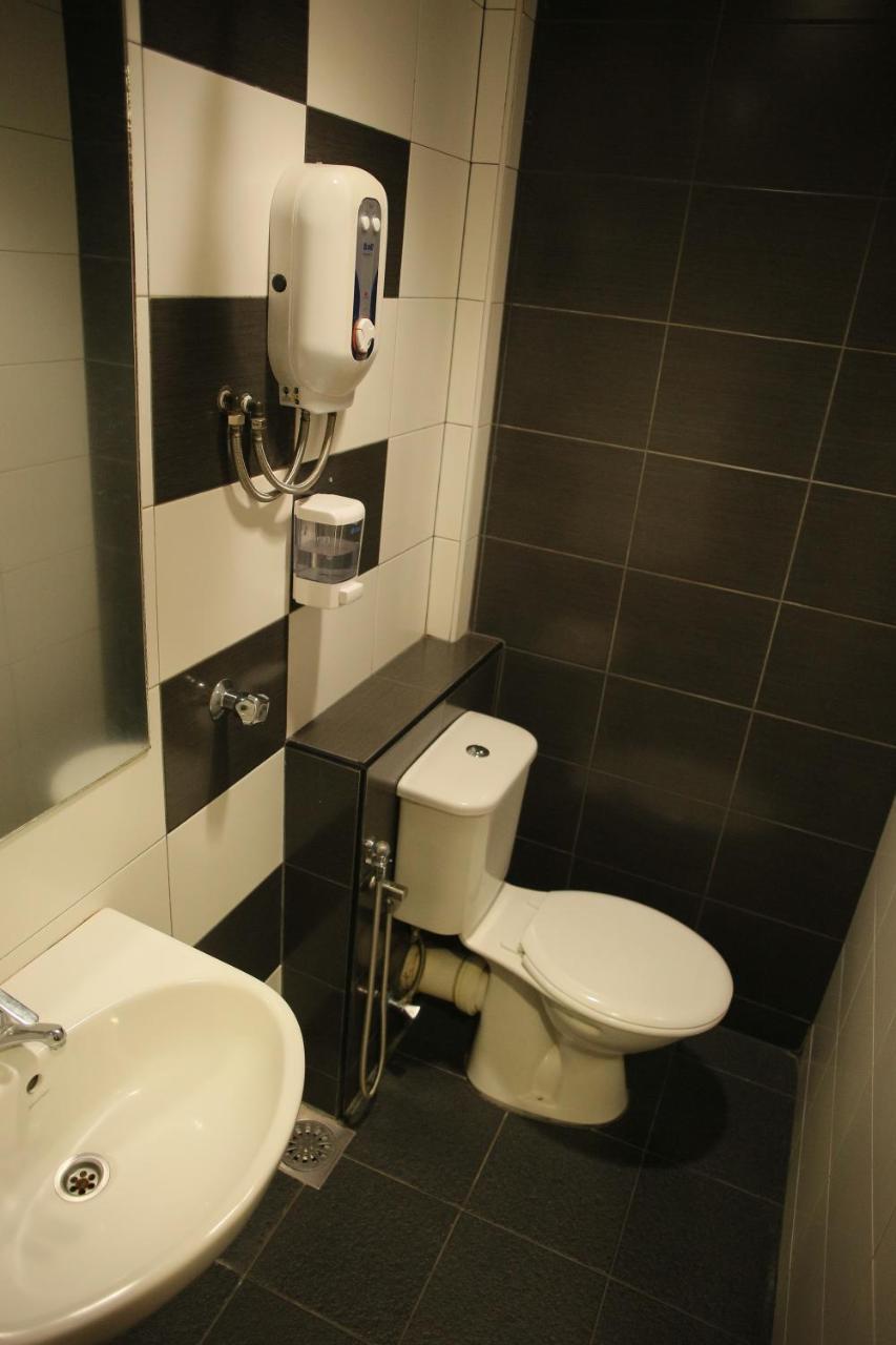 N K Hotel Muar Eksteriør billede